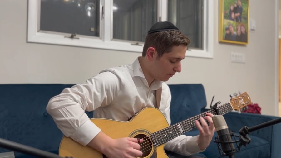 כוכב הגיטרה הצעיר מפתיע בביצוע לשירו החדש של ישי ריבו