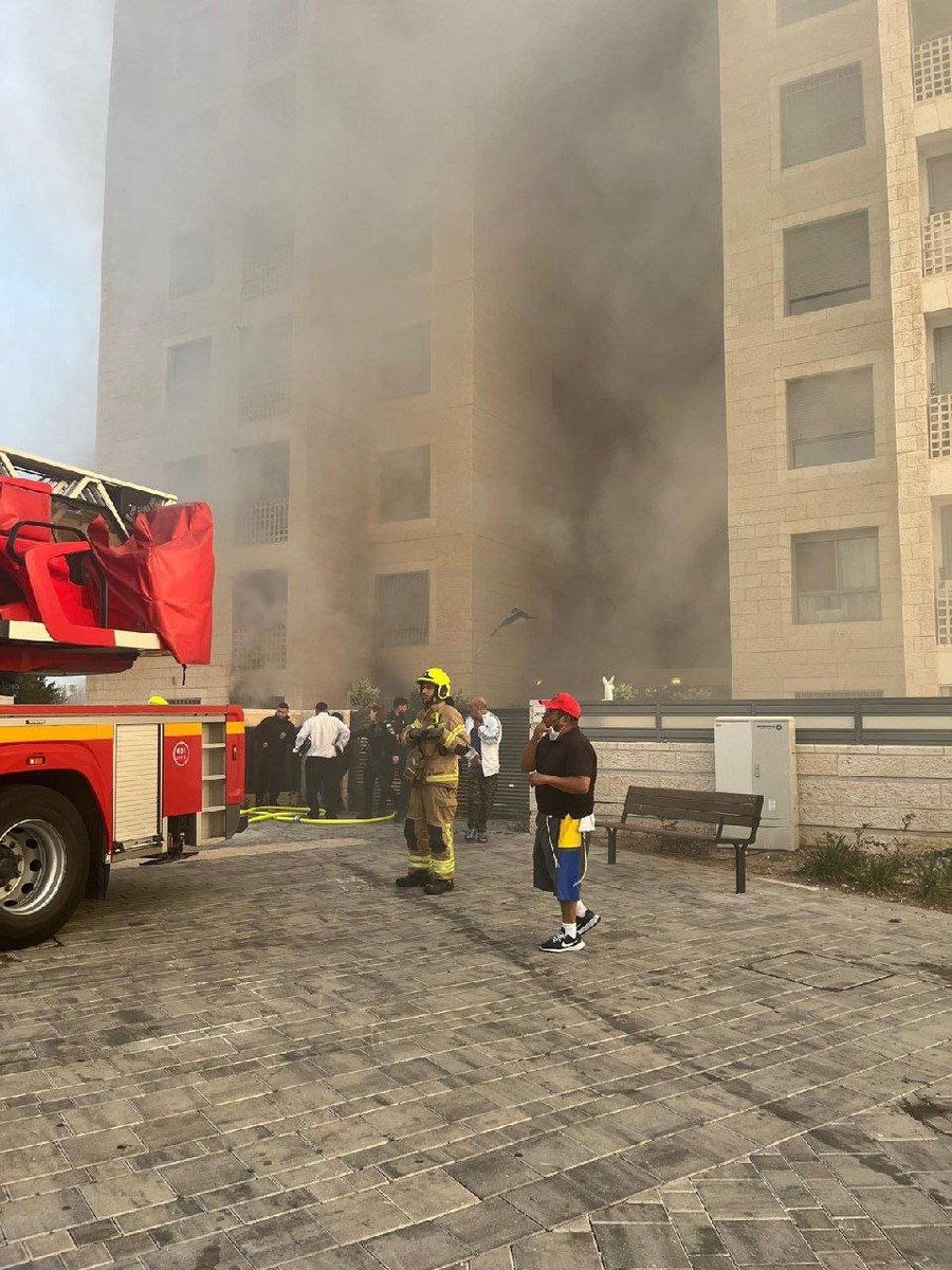 ירושלים: פצועים חולצו משריפה שפרצה בבניין מגורים גבוה