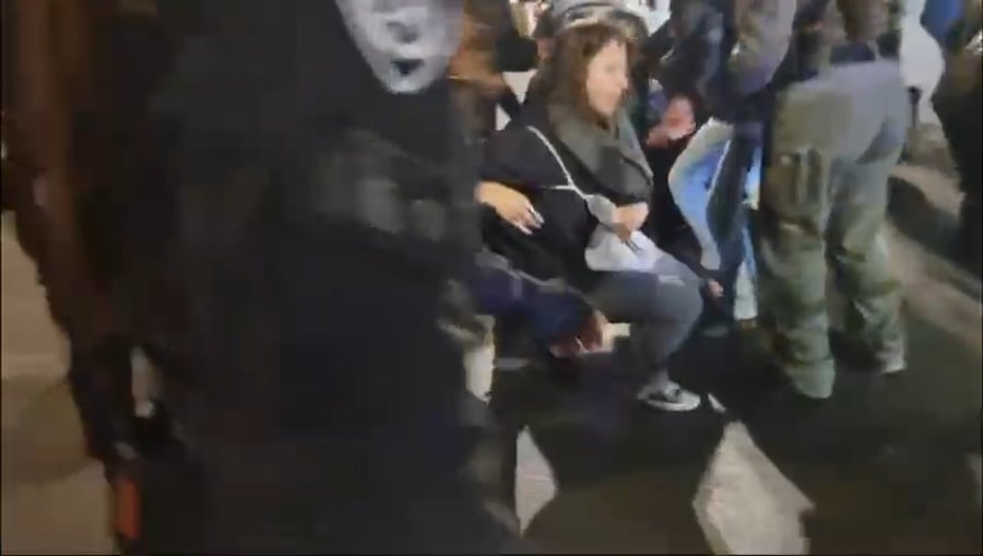 מתפרעים מתעמתים עם המשטרה בירושלים