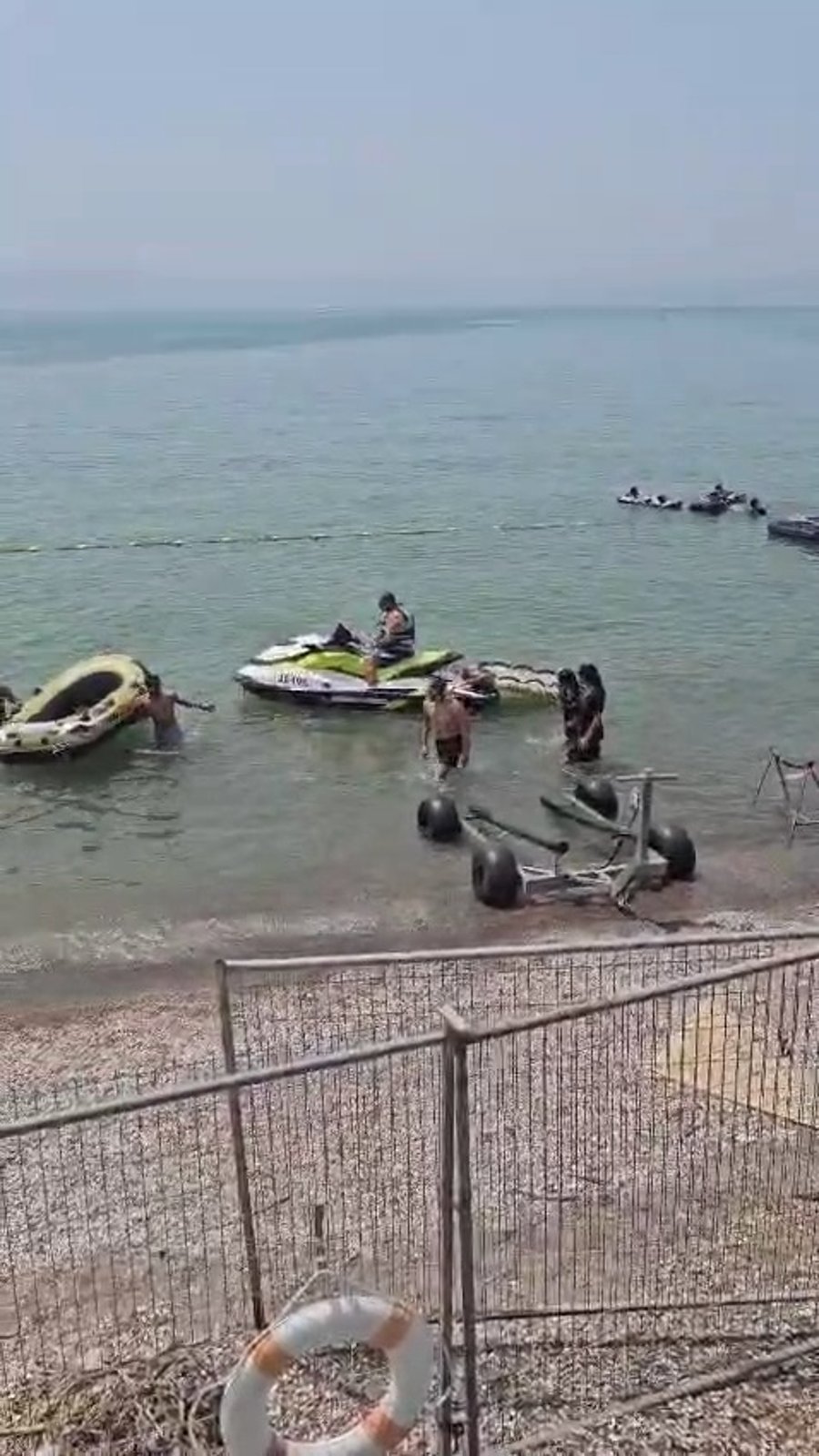 חילוץ הנערות שנסחפו עם אבוב בכנרת