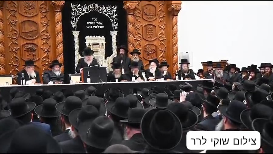 החסידים מאחלים 'מזל טוב' לאדמו"ר החדש