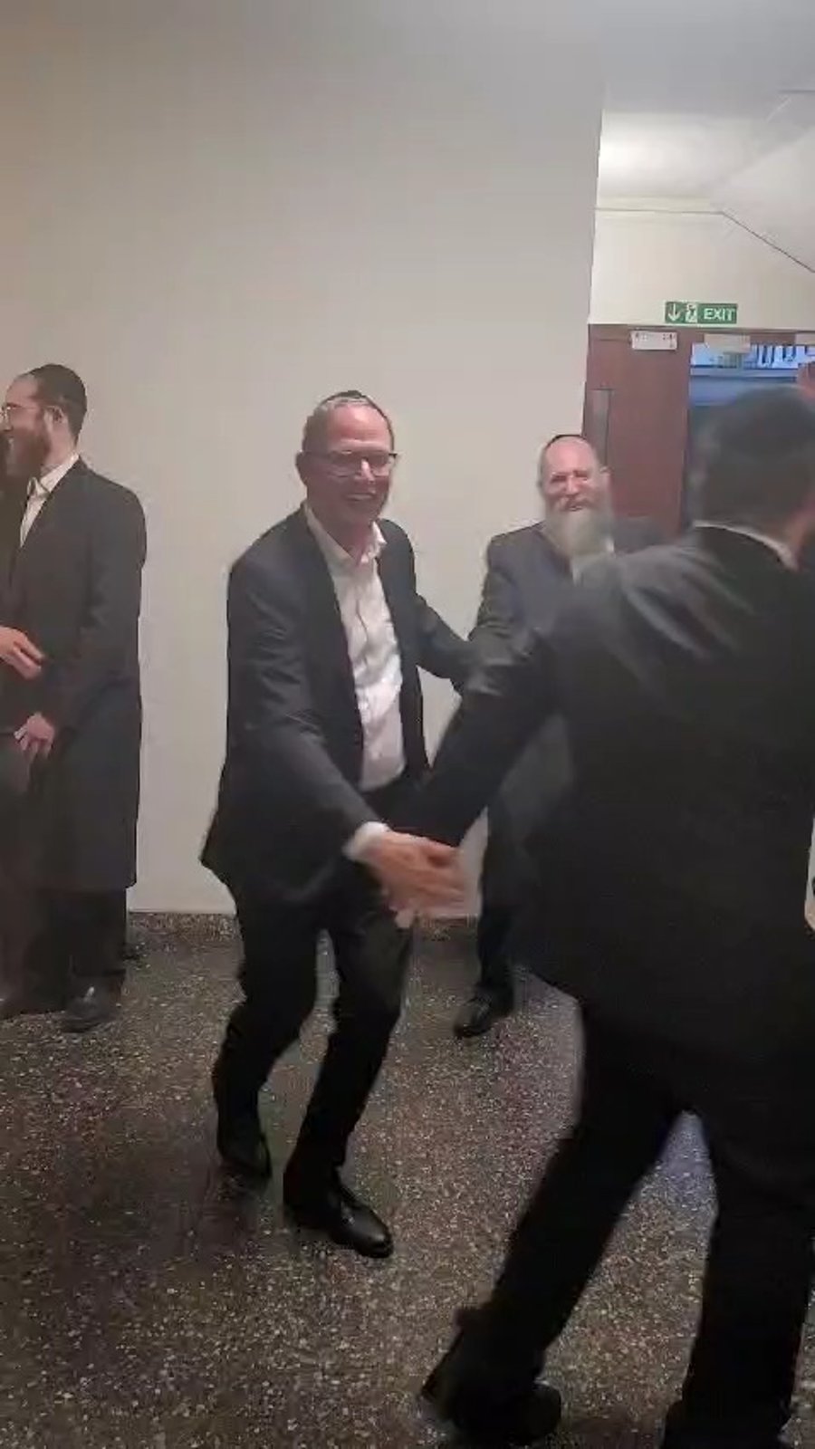 השמחה בציריך עם היוודע תוצאות הבחירות לרב הקהילה