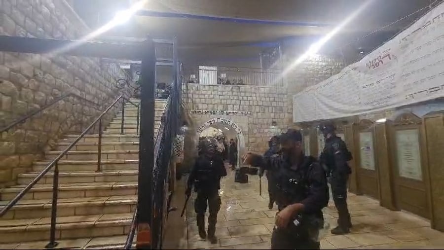 עימותים בין מתפללים לשוטרים בציון הרשב"י במירון