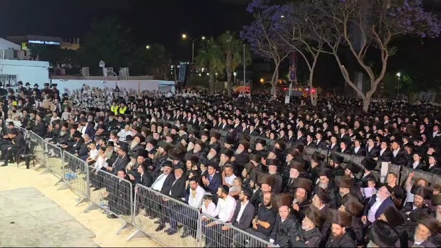 מעמד ההדלקה בויז'ניץ באשדוד