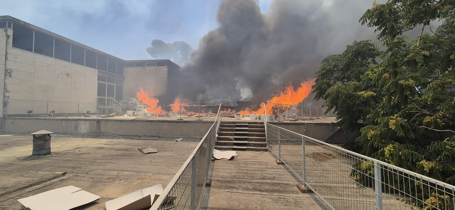 שריפת ענק בירושלים; מוזיאון ישראל פונה ממבקרים