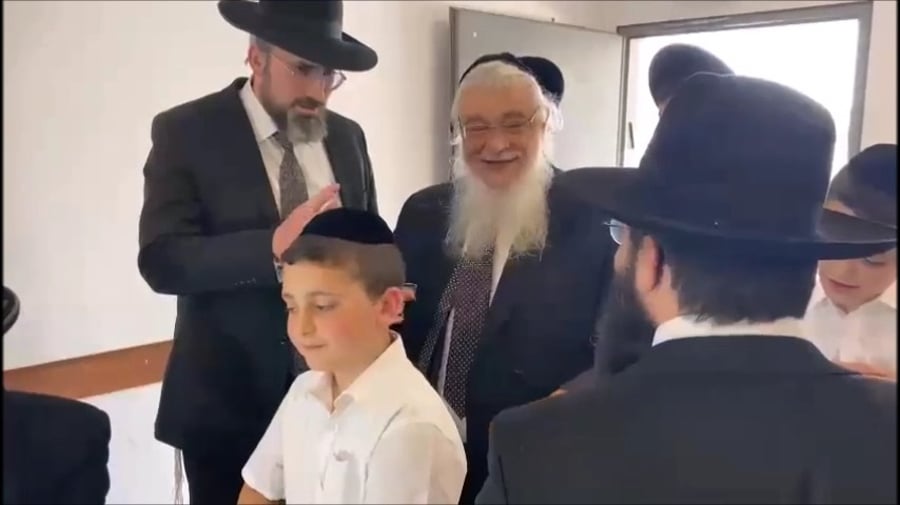 סיום כתיבת אותיות בישיבת חברון