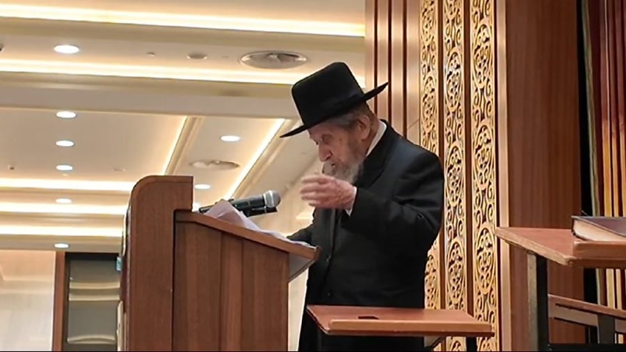 רה"י הגאון רבי דב לנדו בהיכל ישיבת נתיבות חכמה - וולפסון