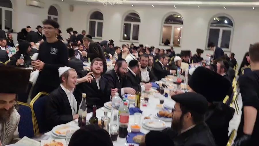 סעודת יו"ט במעז'בוז