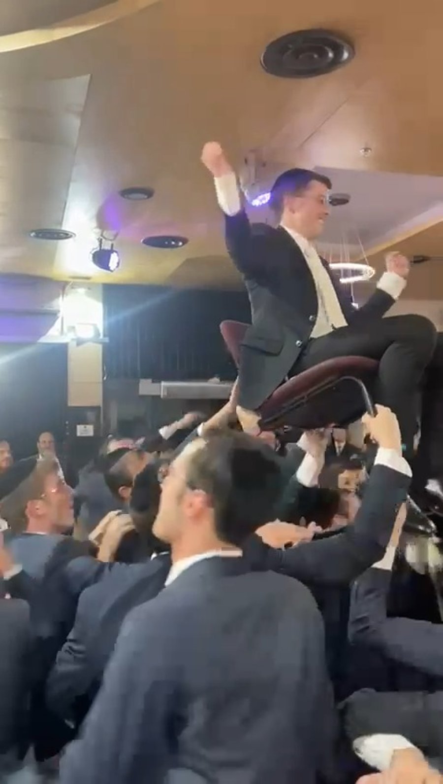 החתונה והכסא, אמש במודיעין עילית