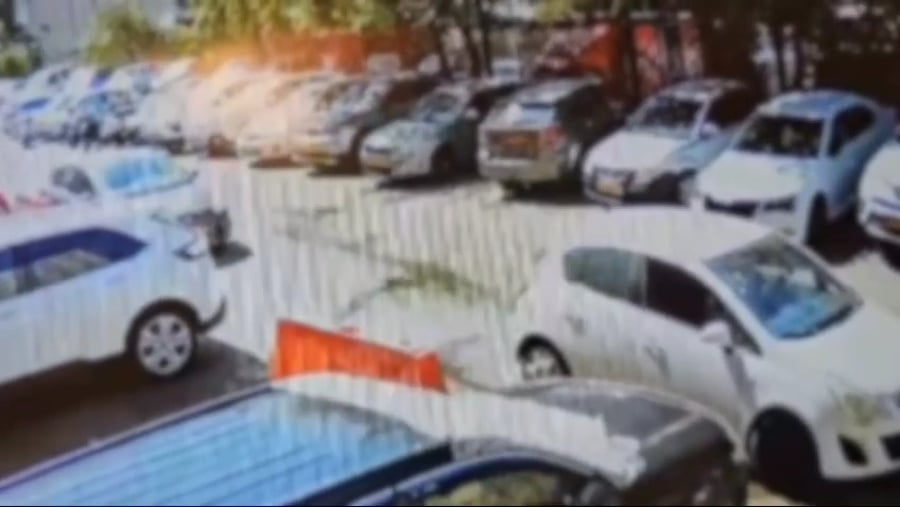 מגיע לבית המשפט עם הרכב