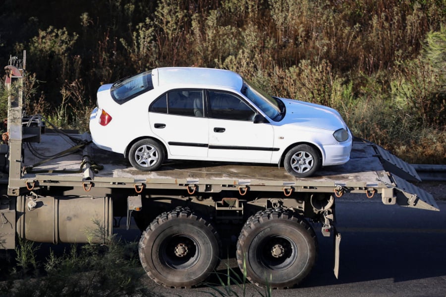 אילוסטרציה | רכב פרטי נגרר על משאית של צה"ל
