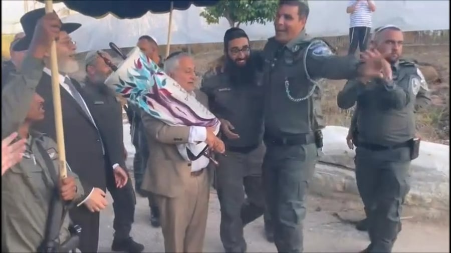 החגיגות בבסיס יד מרדכי