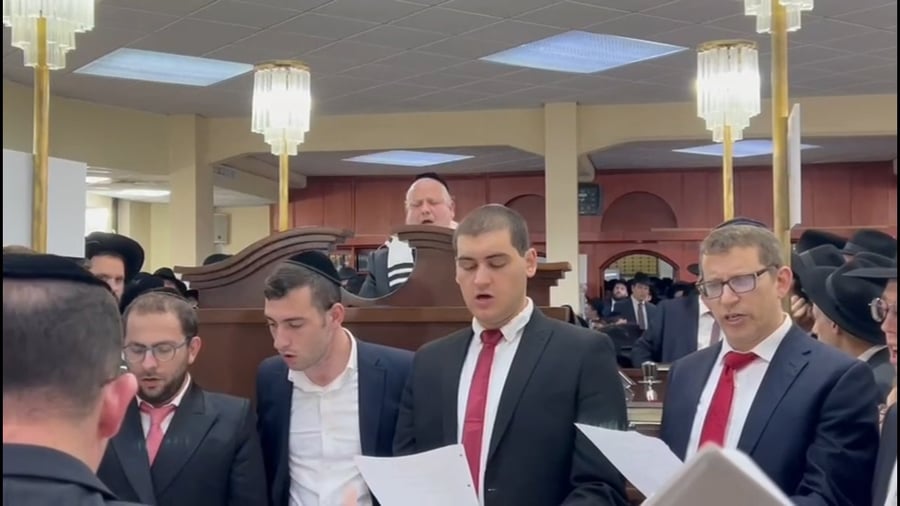 קטעי תפילה של החזן יצחק מאיר הלפגוט בביהכ"נ "מגדל" בבית וגן