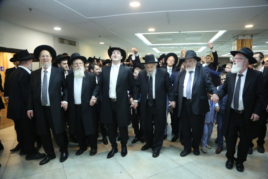מזכיר המועצת חיתן, גדולי הרבנים השתתפו | צפו בתיעוד