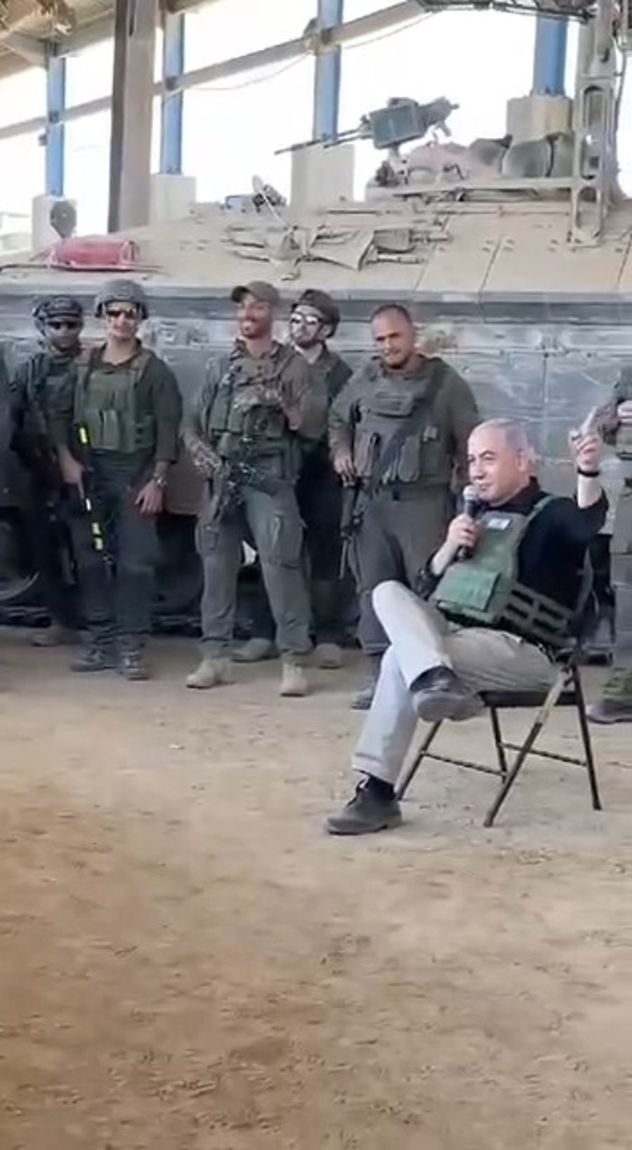 נתניהו בשיחה עם הלוחמים ברפיח