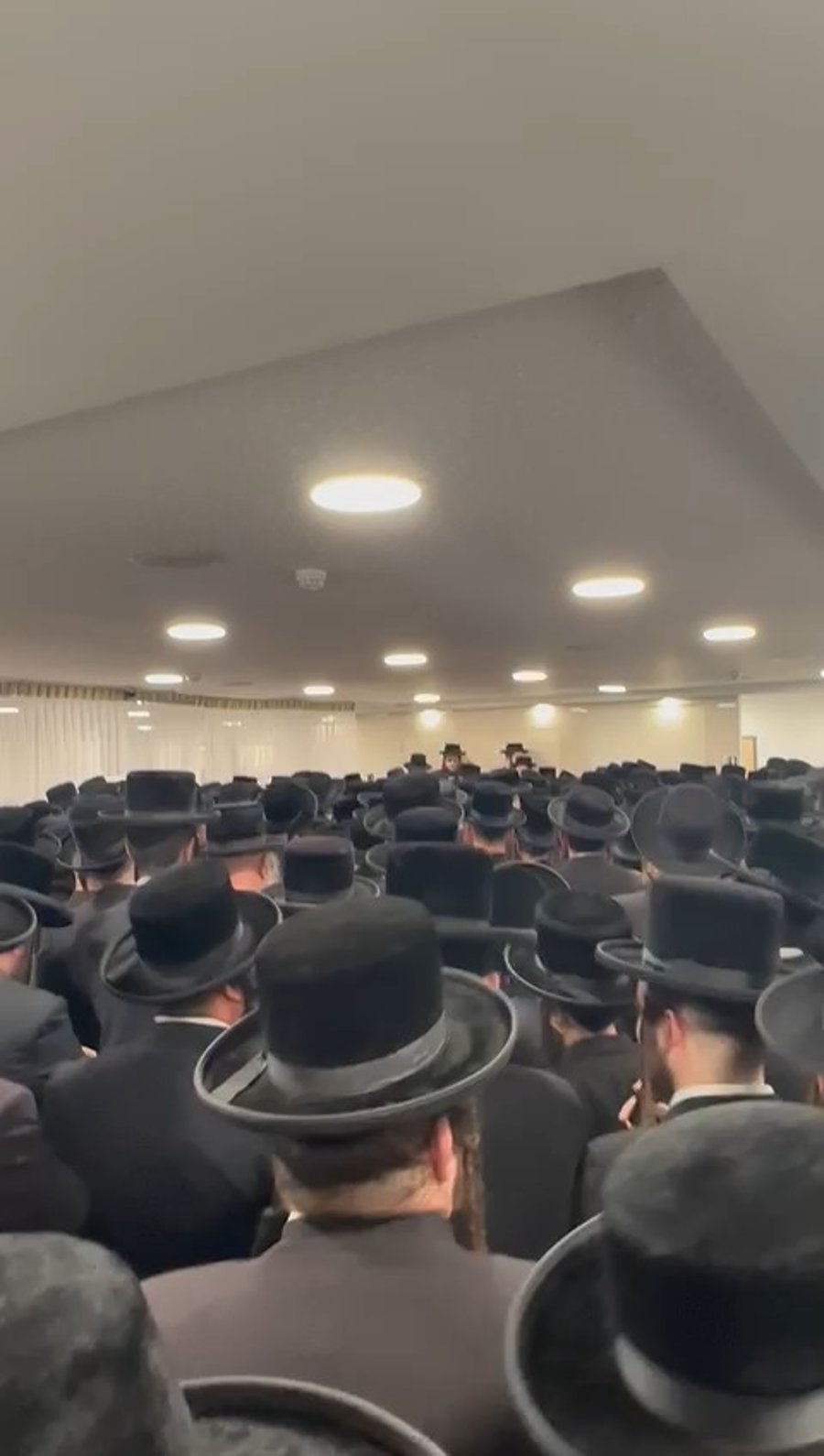 השירה המרגשת במסע ההלווייה