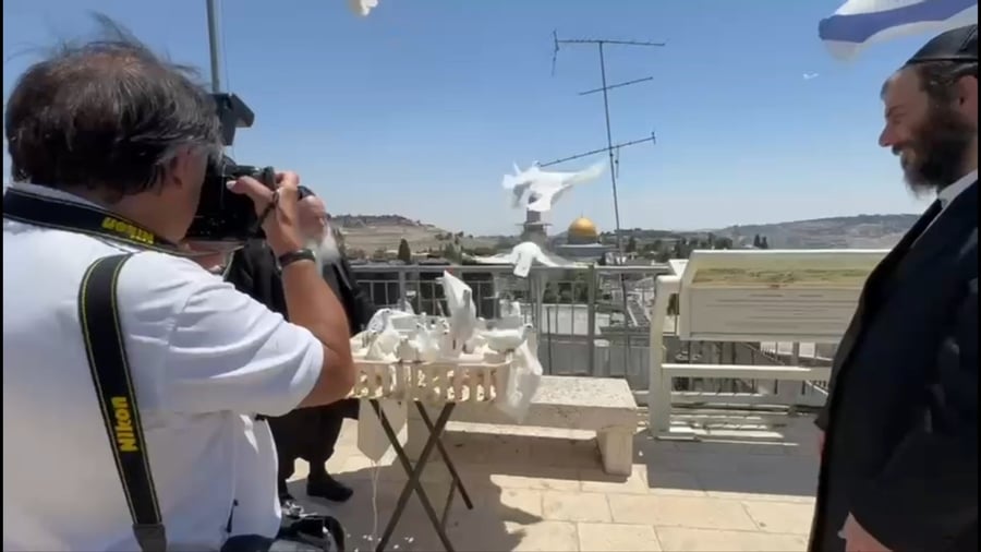 טקס הפרחת היונים