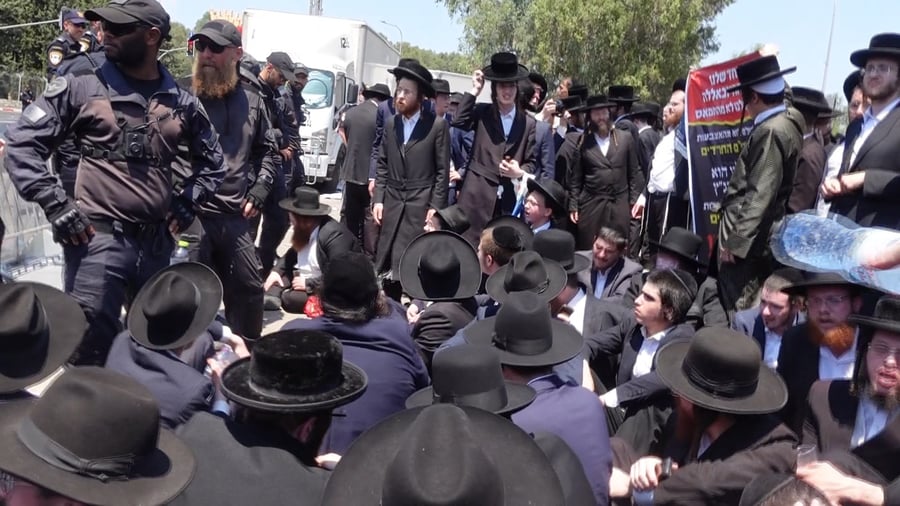 מחאת הפלג הירושלמי ליד בסיס תל השומר