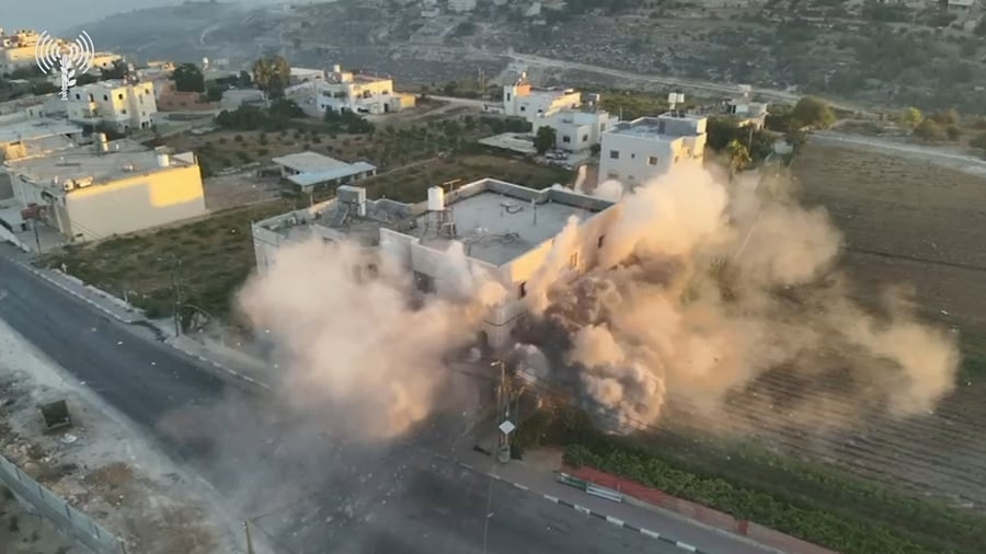 הריסת בית המחבל | צפו