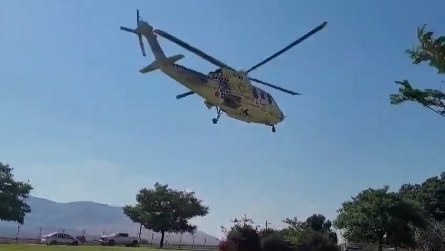 מסוק מד"א בזירת הפיגוע בכביש הבקעה