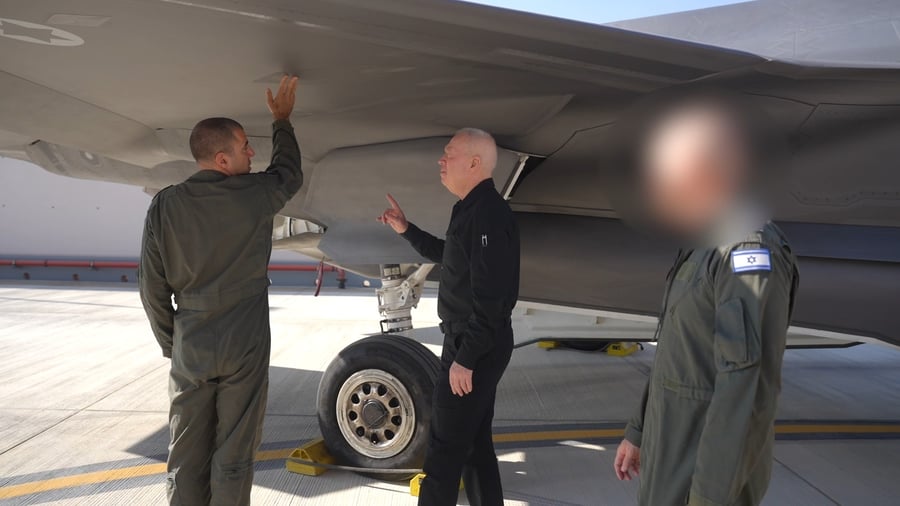 שר הביטחון בבסיס נבטים 