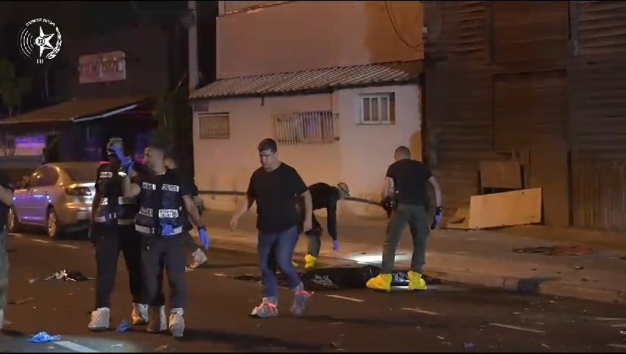 מפקד מחוז תל אביב במשטרת ישראל, ניצב פרץ עמר, בהערכת מצב בזירת הפיצוץ ברחוב לח"י בדרום תל אביב