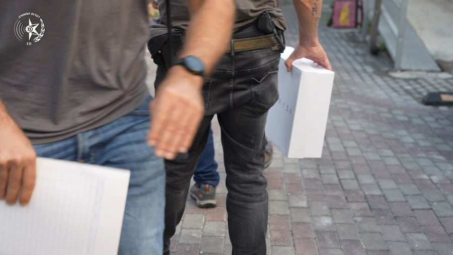 תיעוד מהפשיטה היום על הבתים