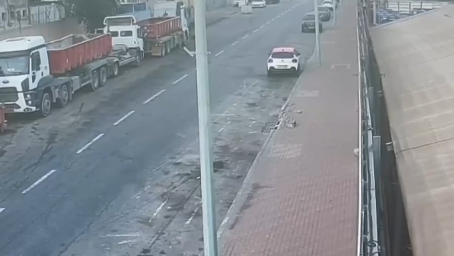 סרטון מצלמת אבטחה מרגע גניבת המשאיות בעיר אשדוד על ידי הנאשמים