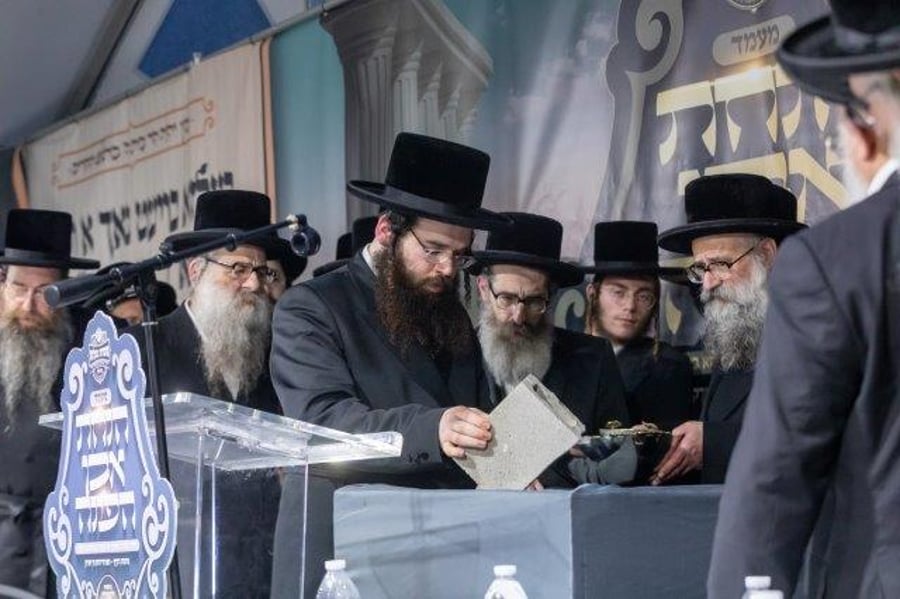 הנחת אבן הפינה בבעלזא ארה"ב