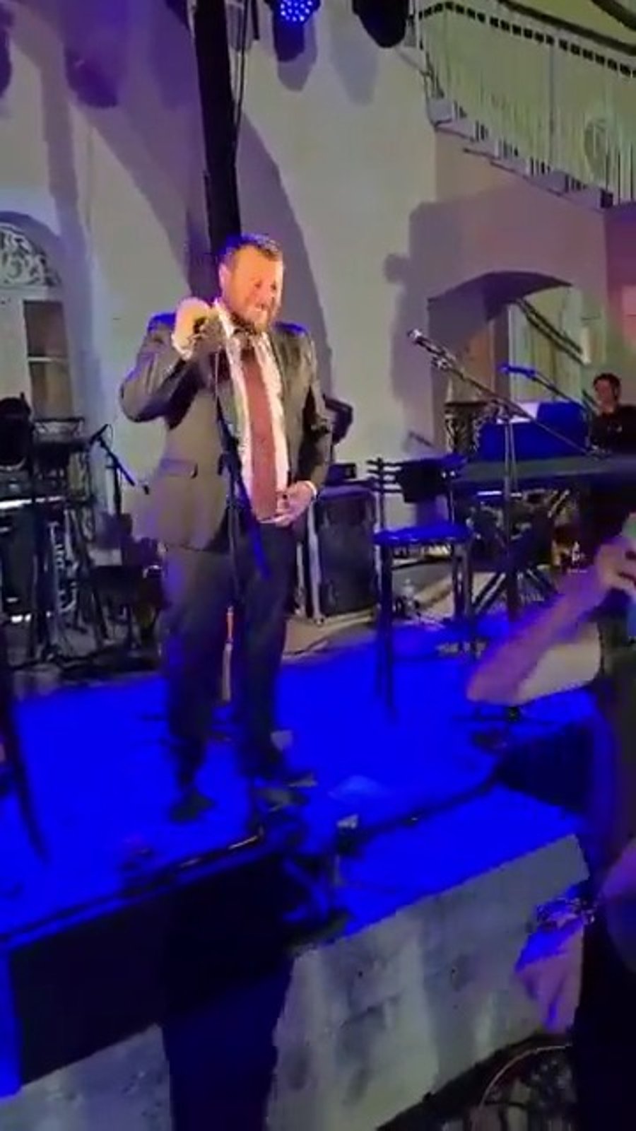 השר אליהו מתעמת עם המפריעים