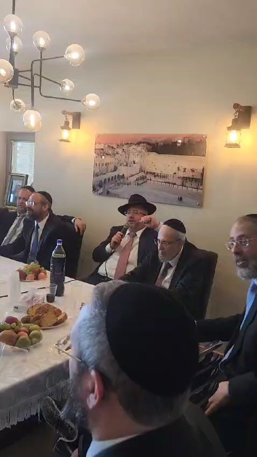 רפי מנת שר באירוע הסיום של חיזקי טורנהיים