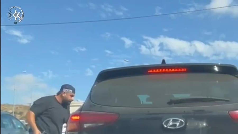 הרכב שניסה להימלט עם לוחית פלסטינית