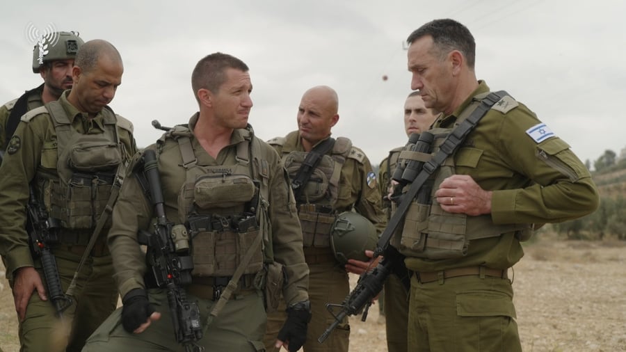 הרמטכ"ל בזירת פיגוע הירי בו נרצחו שלושה שוטרים