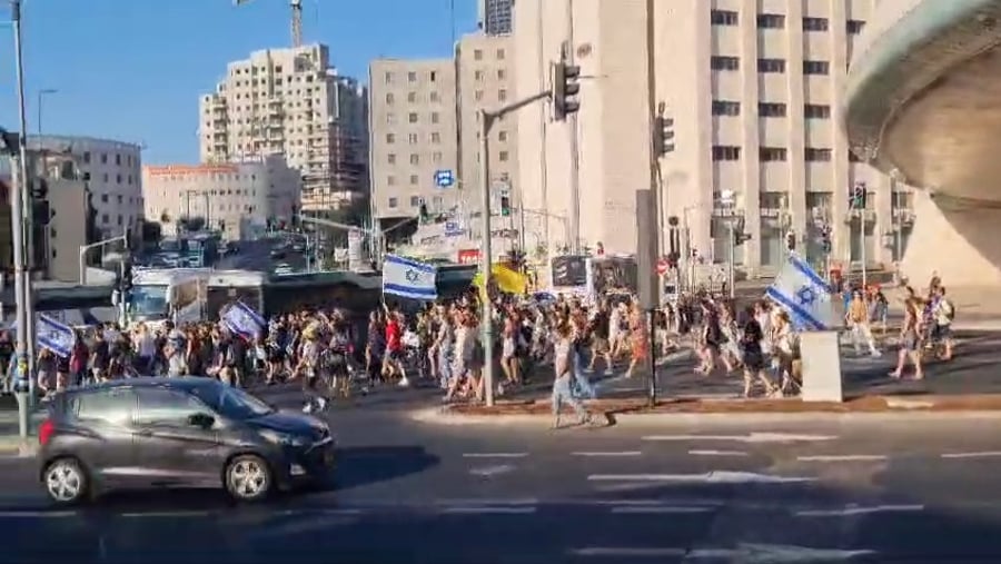 "ביבי שותף לרצח" | צעדת מתנגדי הממשלה