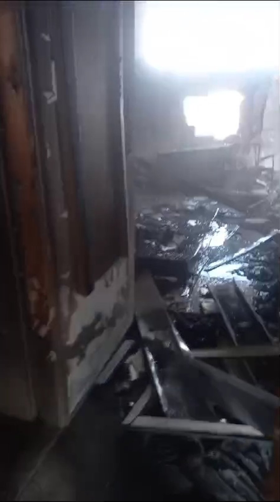 לוחמי האש בבית שספג פגיעה ישירה במטולה