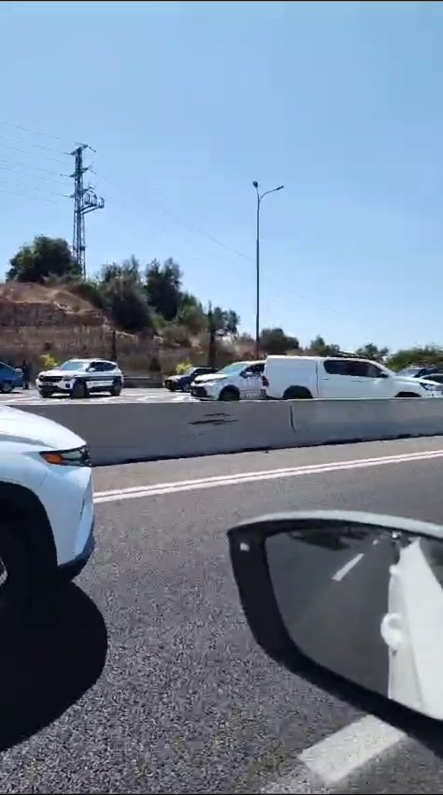 צפו: חסימה גם בכביש 1 סמוך למחלף שורש לכיוון ירושלים