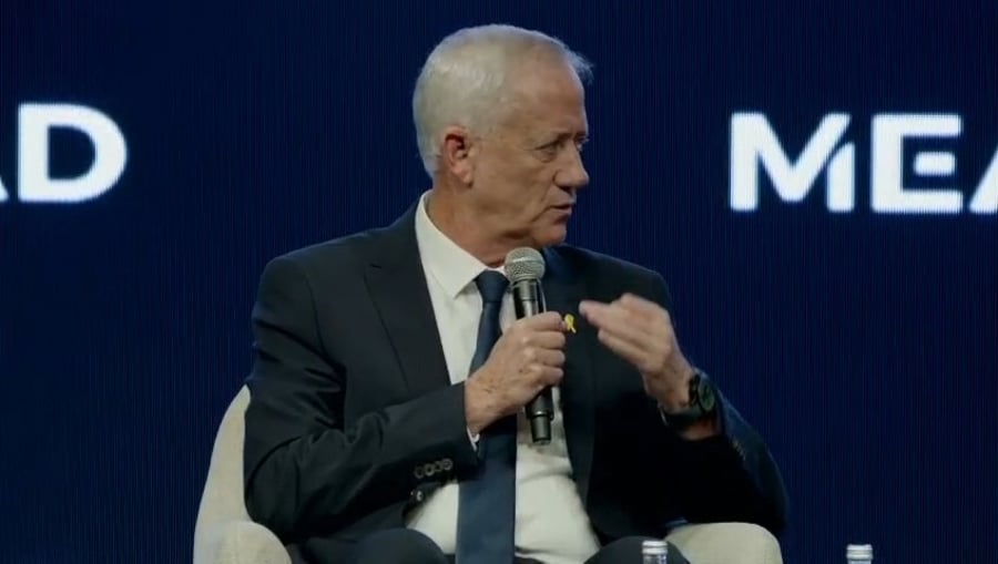 גנץ בנאומו על במת הוועידה