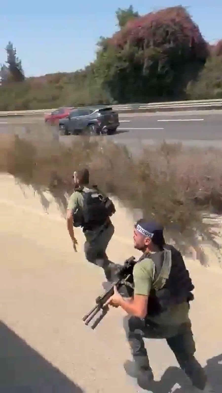 צפו בתיעוד מכביש 6: כוחות הביטחון שועטים לעבר הרכב החשוד