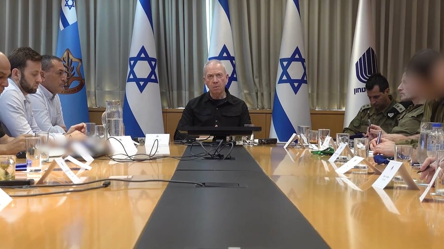 שר הביטחון גלנט בהערכת מצב