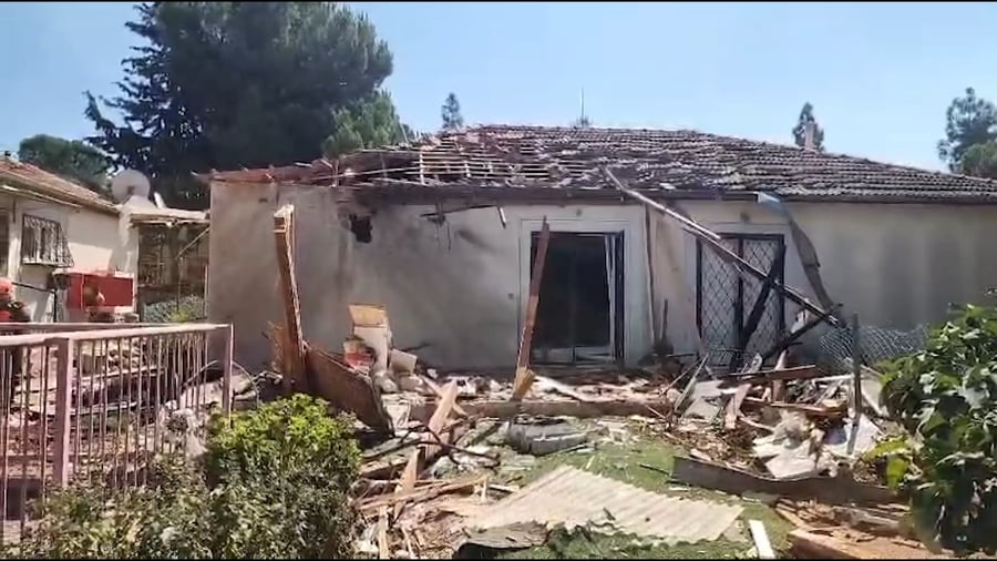 מפקד תחנת צפת במשטרת ישראל - איציק בן אבו בזירת הפגיעה הישירה