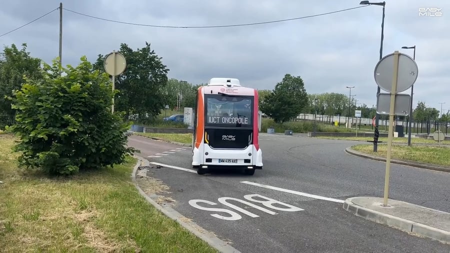 האוטובוס האוטונומי של EASYMILE בצרפת