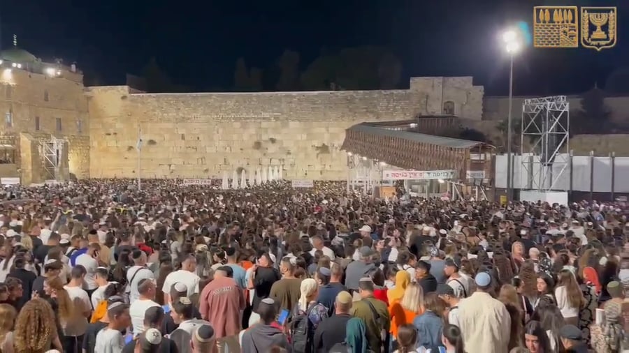 תפילת 'אחינו כל בית ישראל' ברחבת הכותל 