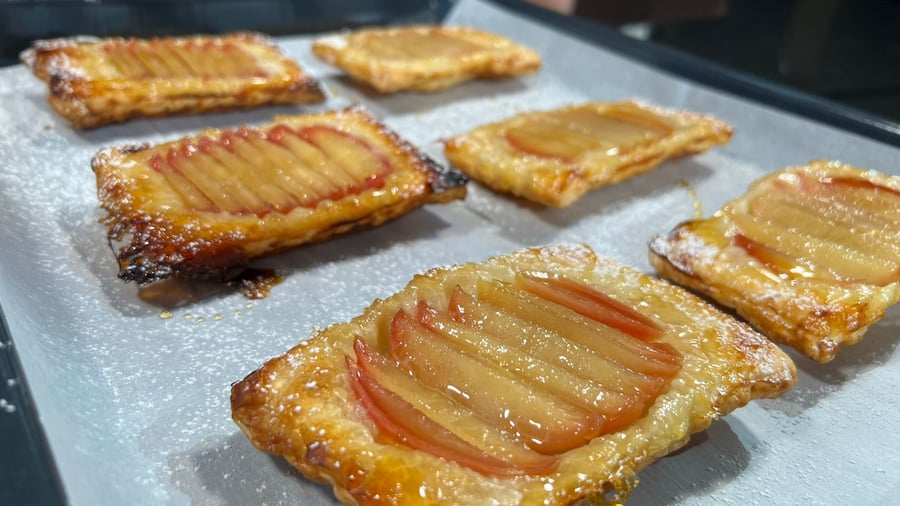 צפו במתכון תפוחים המגרה מבית קרין גורר