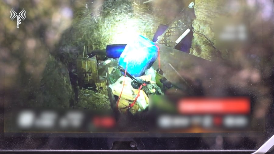 תיעוד לנשק ופתחי מנהרות תת-קרקעיות שנמצאו במרחק של חצי קילומטר מהאתר