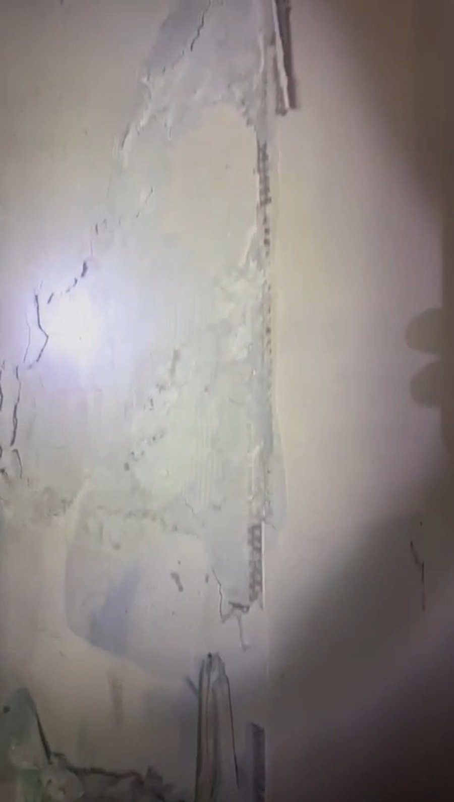 פגיעה ישירה בחצר בית בצפת