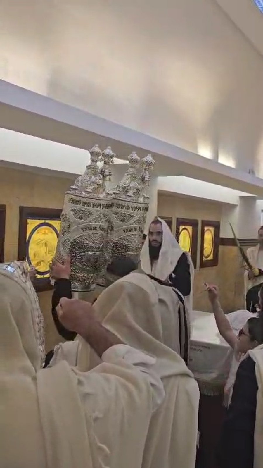 המקובל רבי יעקב עדס בנענועים בקבר רחל 