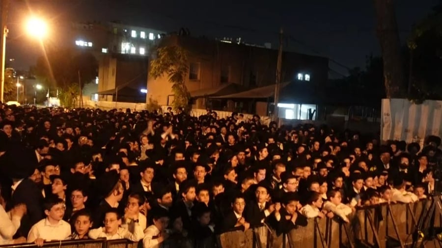 הקהל הגדול בהקבלת פני רבו