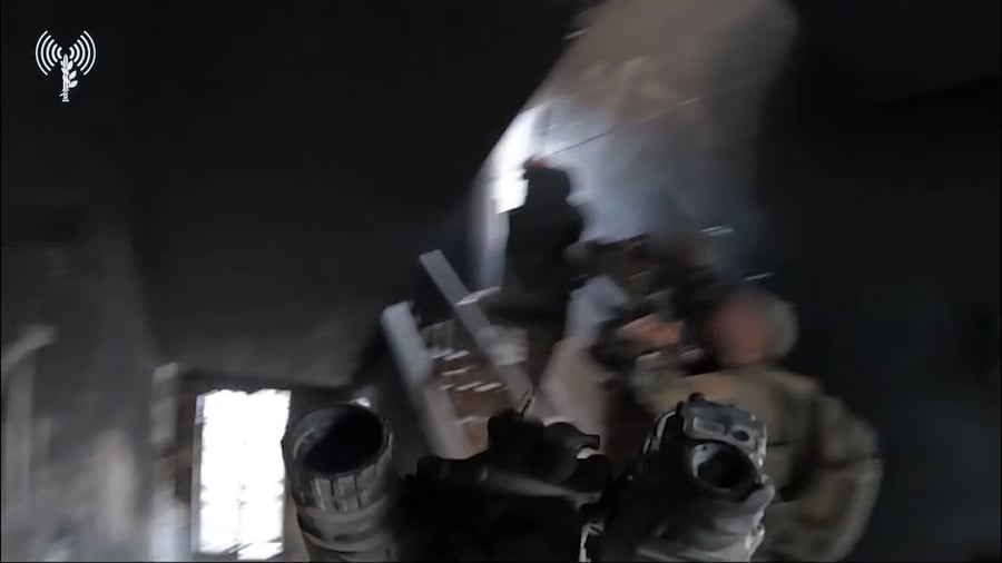 ממצלמות הגוף של לוחמי שייטת 13 בסריקות בבית החולים ומעצר המחבלים שהתבצרו בו