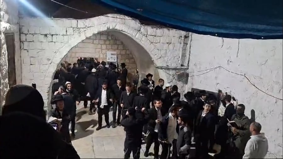 קבר יוסף בשכם, הלילה