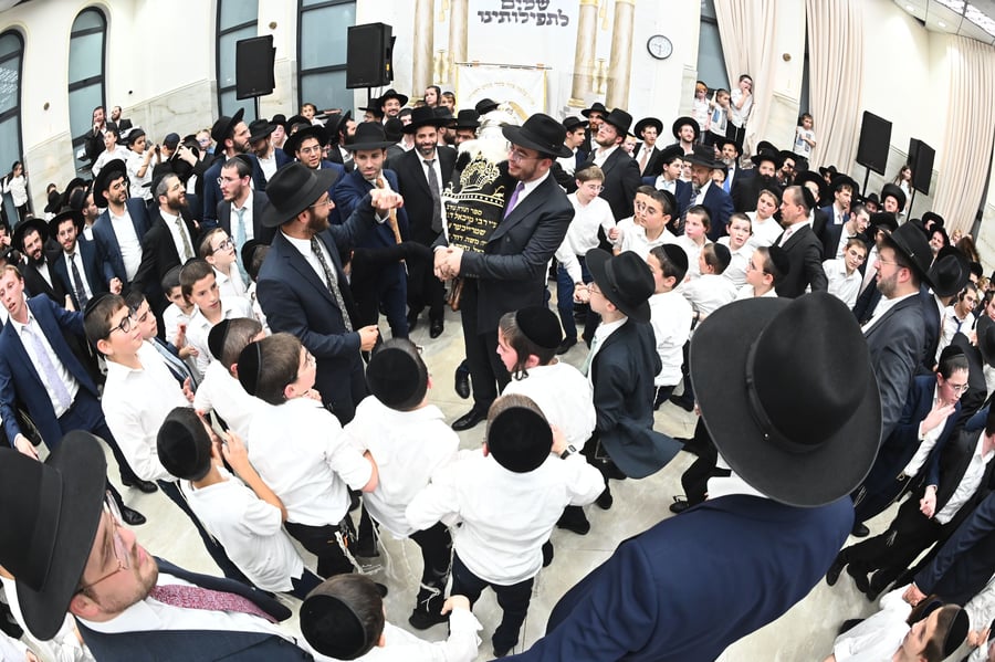 הכנסת ספר תורה לביהמ"ד בית השם